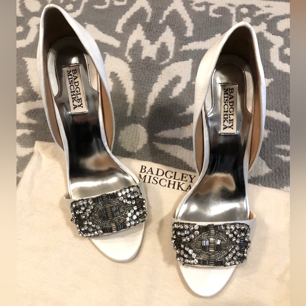 Badgley Mischka White Satin Pumps. Size 7.5. 4” heel.